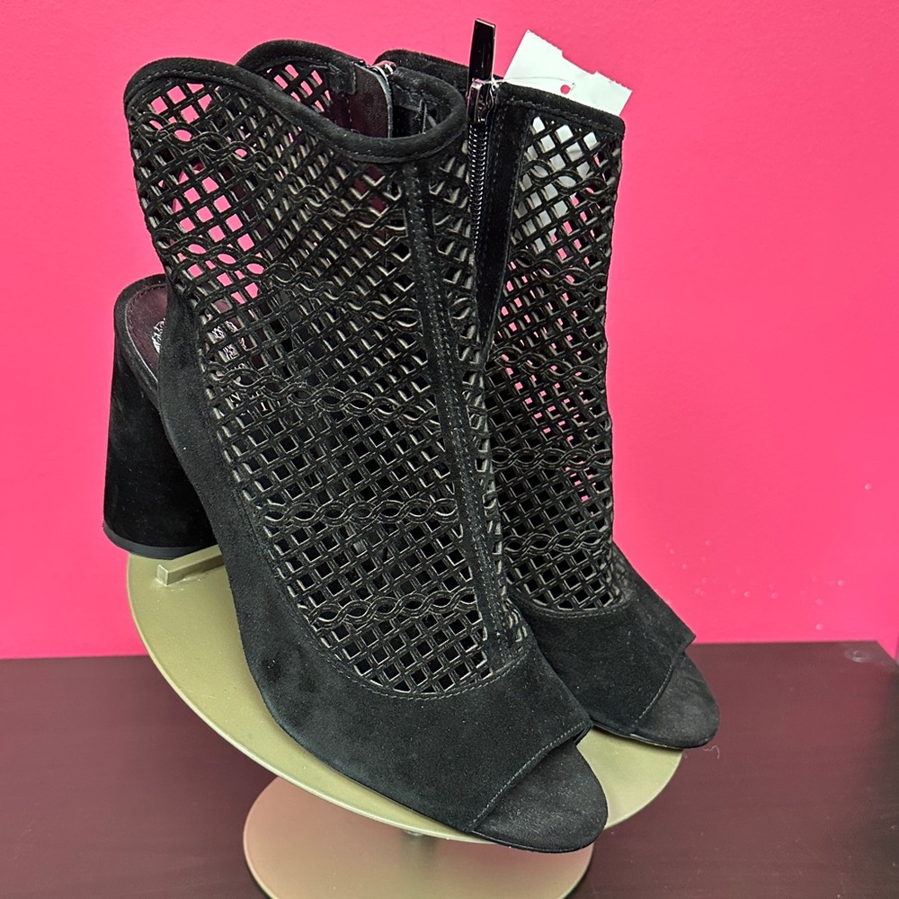 Vince Camuto Black 🖤 Punched Suede Block Heeled Boots. Side zipper, peep 👀 toe!